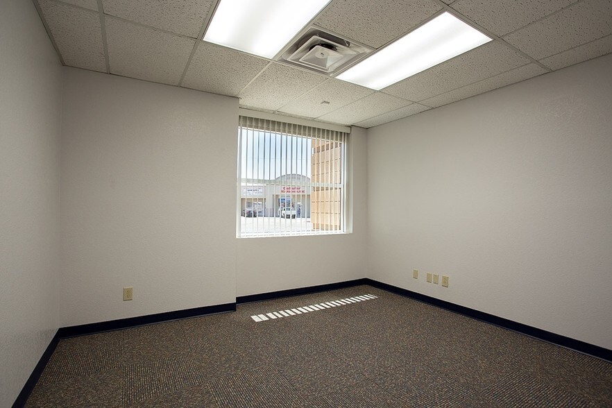 More Photos Of 3118 E McDowell Rd, Phoenix Office For Lease