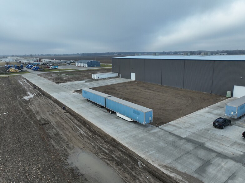 More Photos Of 2300 Raney, Effingham Warehouse For Lease