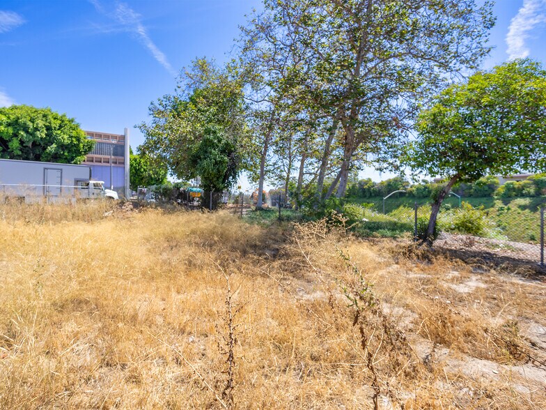More Photos Of 1014 Bartlett St, Los Angeles Land For Sale