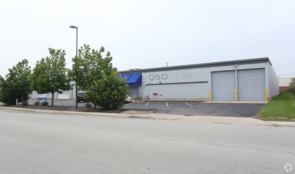 More Photos Of 940-950 Greenleaf Ave, Elk Grove Village Manufacturing For Lease