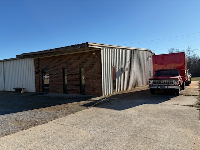 More Photos Of 1210 Champion Ferry Rd, Gaffney Flex For Sale