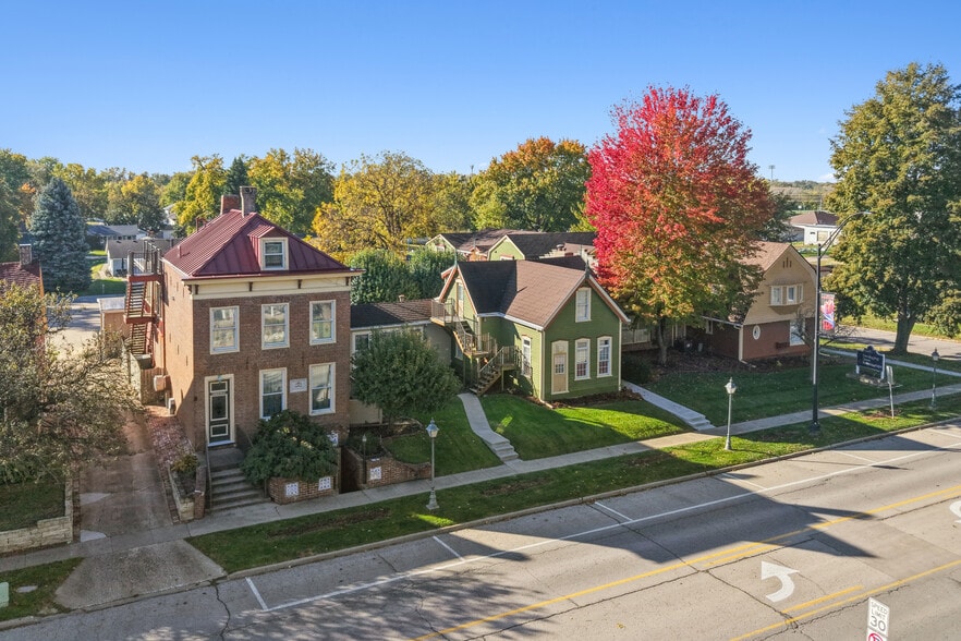 Primary Photo Of 1111 Washington St, Pella Hospitality For Sale