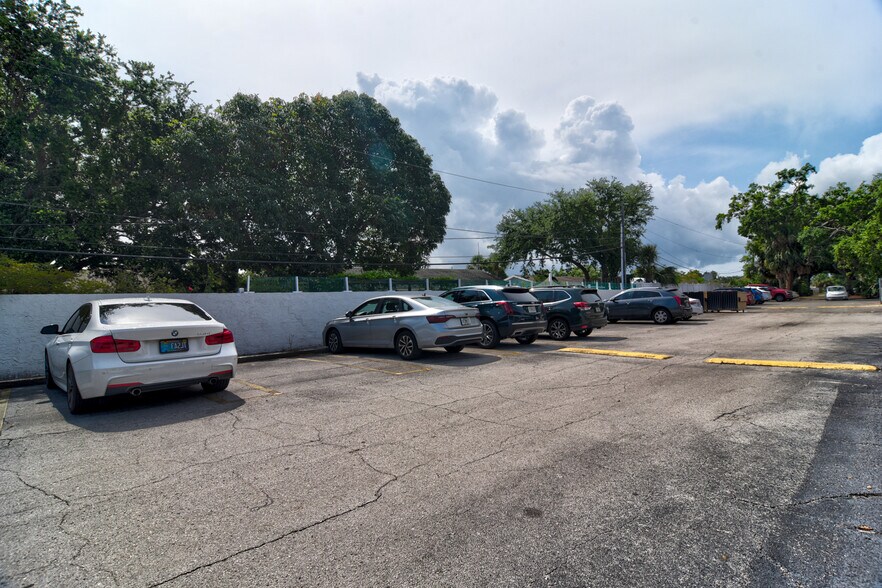 More Photos Of 3275 66th St N, Saint Petersburg Medical For Sale