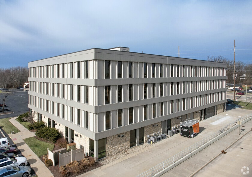 More Photos Of 3901 W 86th St, Indianapolis Office For Lease
