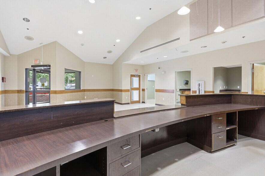 More Photos Of 180 Bear Hill Rd, Waltham Research And Development For Sale