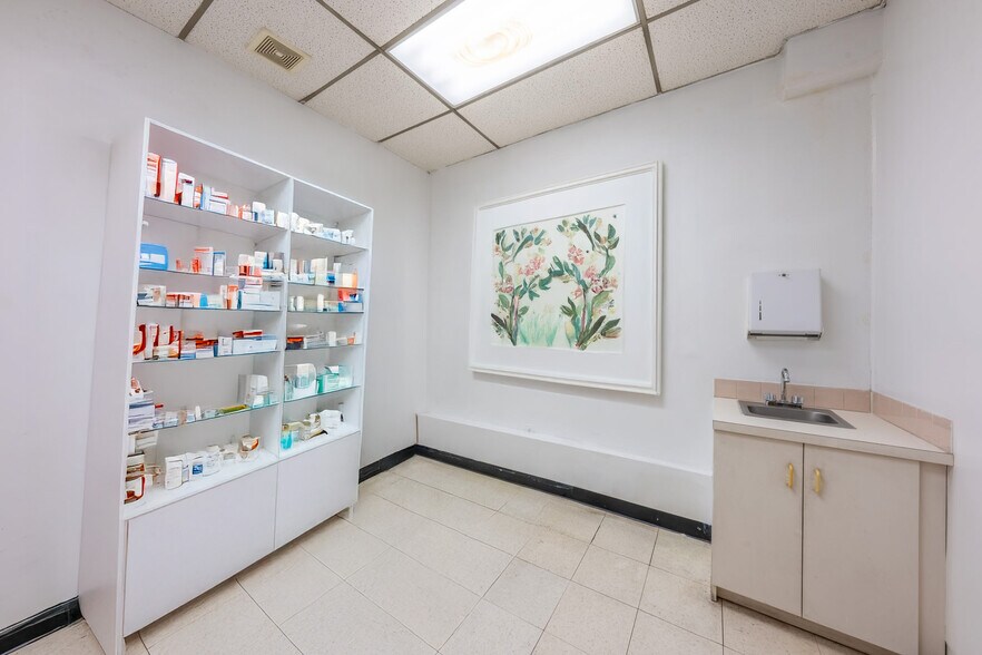 More Photos Of 187-193 Canal St, New York Storefront Retail Office For Lease