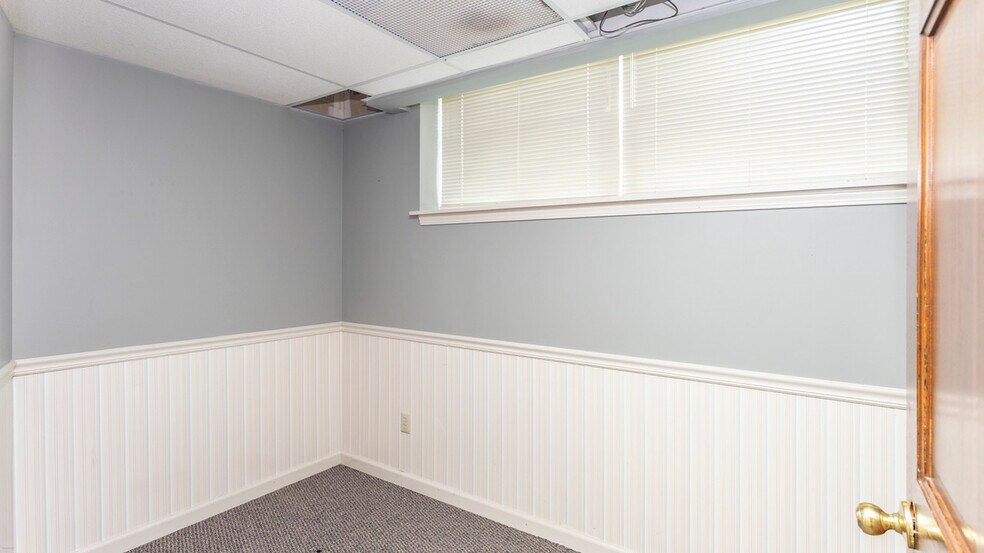 More Photos Of 1250 Franklin Ave, Brookville Office For Sale