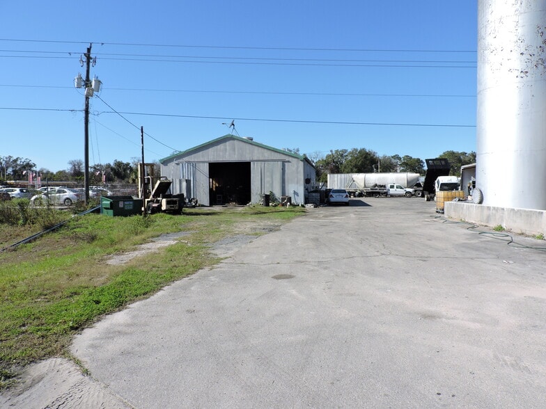 More Photos Of 1170 W Us-90, Lake City Light Distribution For Sale