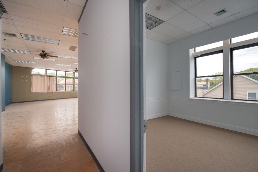 More Photos Of 112 Main St, Putnam Storefront Retail Office For Lease