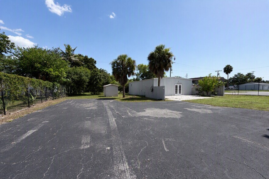 Primary Photo Of 2054 Crawford St, Fort Myers Loft Creative Space For Lease