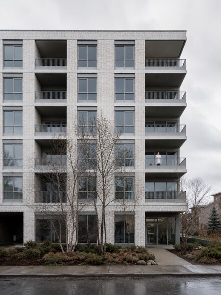 More Photos Of 12000 Rue Lachapelle, Montréal Multifamily For Lease