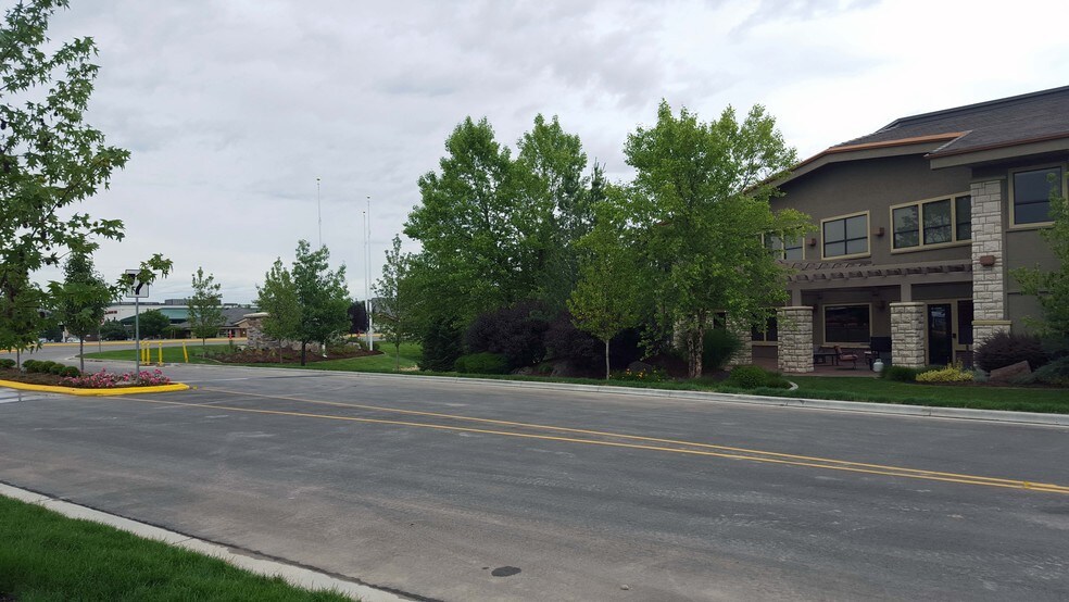 More Photos Of 776 E Riverside Dr, Eagle Office For Lease