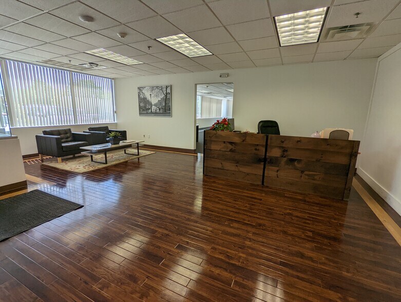 More Photos Of 4250 Veterans Memorial Hwy, Holbrook Office For Sale