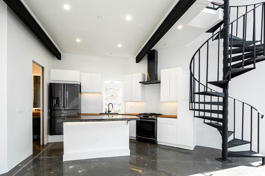 More Photos Of 1447 11th St, Santa Monica Office Residential For Sale