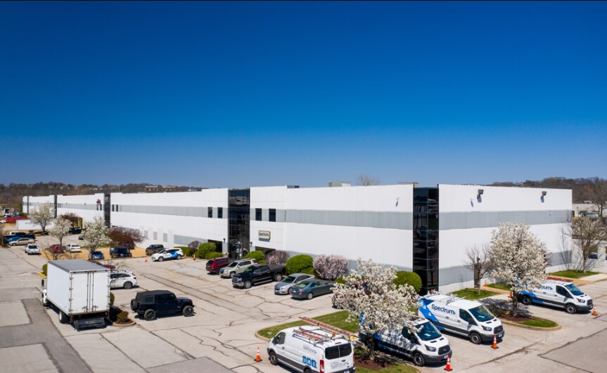 Primary Photo Of 2081-2089 Corporate 44 Dr, Fenton Warehouse For Lease