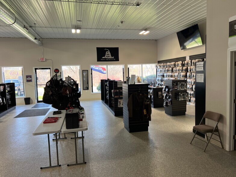 More Photos Of 5831 Seneca St, Elma Light Distribution For Lease