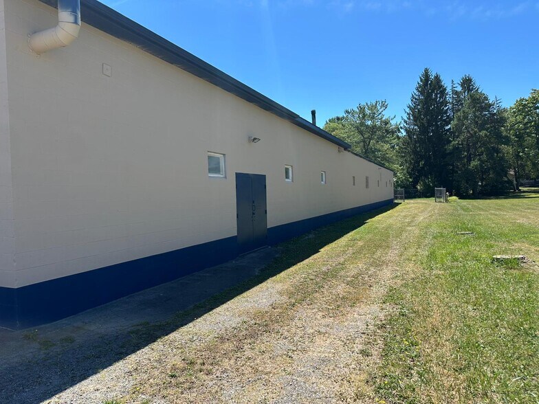 More Photos Of 200 Grand Ave, Clarion Warehouse For Lease