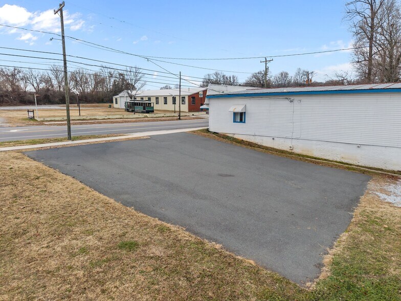 More Photos Of 1108 S Salisbury, Spencer Freestanding For Sale