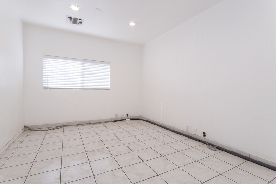 More Photos Of 661 Arroyo St, San Fernando Manufacturing For Lease