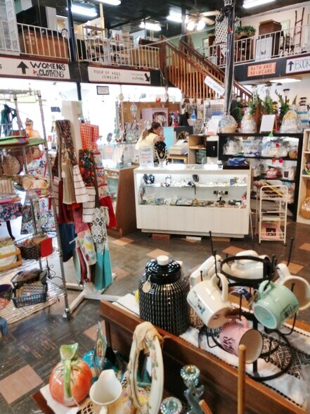 More Photos Of 264 W 6th Ave, Junction City Storefront For Sale