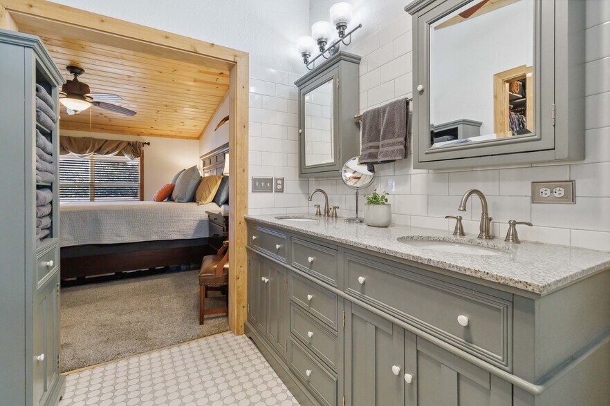 More Photos Of 165 Mari B Dr E, Center Point Flex For Sale