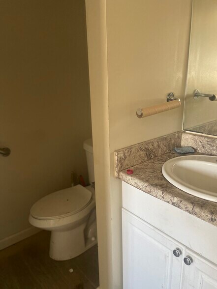 More Photos Of 701 E Main St, El Dorado Specialty For Sale