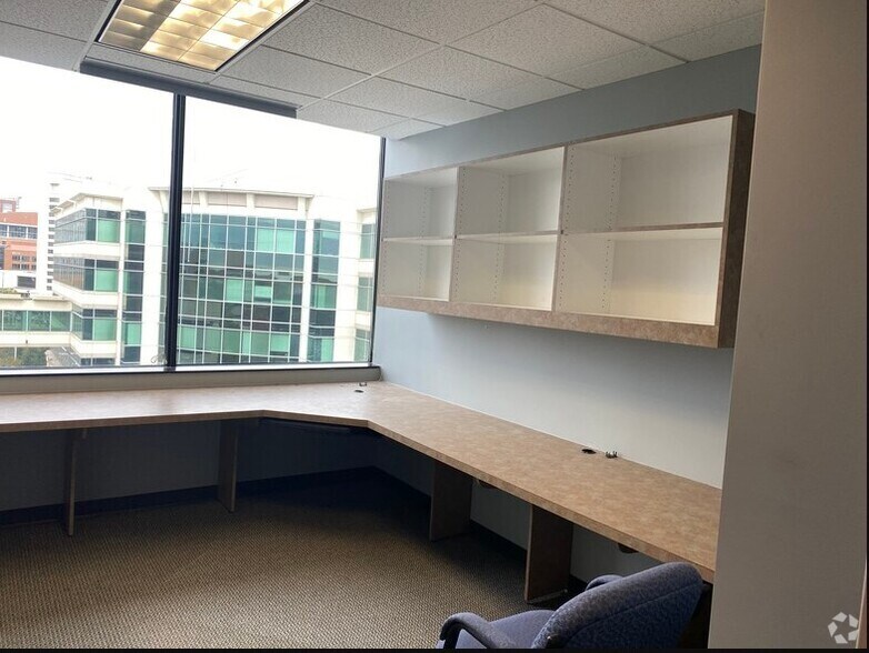 More Photos Of 1950 Old Gallows Rd, Vienna Office For Lease
