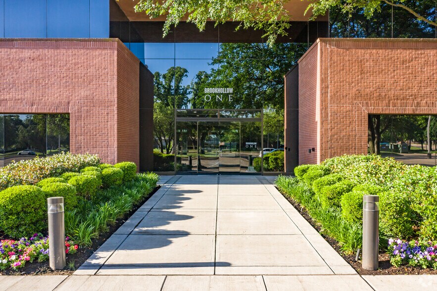 More Photos Of 2301 E Lamar Blvd, Arlington Unknown For Lease