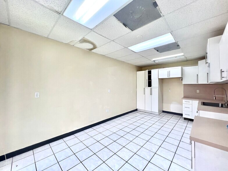 More Photos Of 3425 NW 73rd Ave, Miami Office For Lease