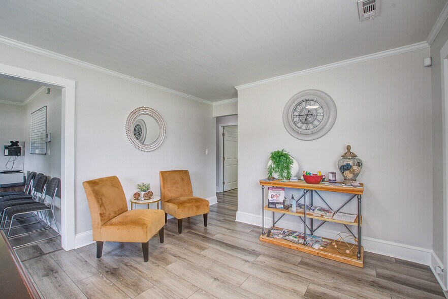 More Photos Of 500 N Pine St, Summerville Office For Sale