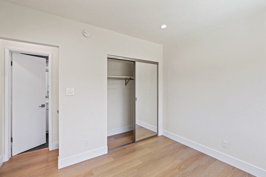 More Photos Of 2001 Penmar Ave, Venice Apartments For Sale
