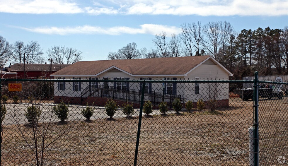 More Photos Of 227 Atando Ave, Charlotte Office For Lease