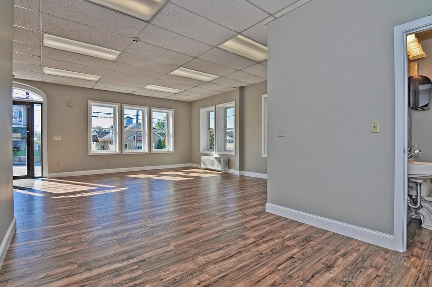 More Photos Of 1078 Main St, Leicester Coworking Space