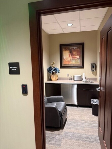 More Photos Of 4554 S 38th Ave, Fargo Bank For Lease