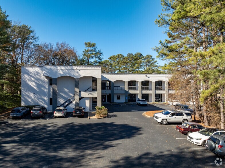More Photos Of 3020 Roswell Rd NE, Marietta Medical For Lease