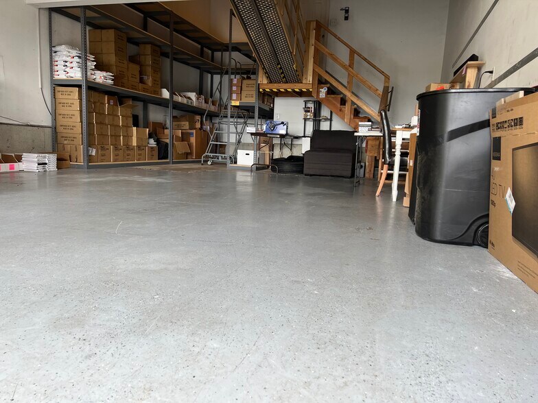 More Photos Of 808-810 6th St S, Kirkland Office Residential For Lease