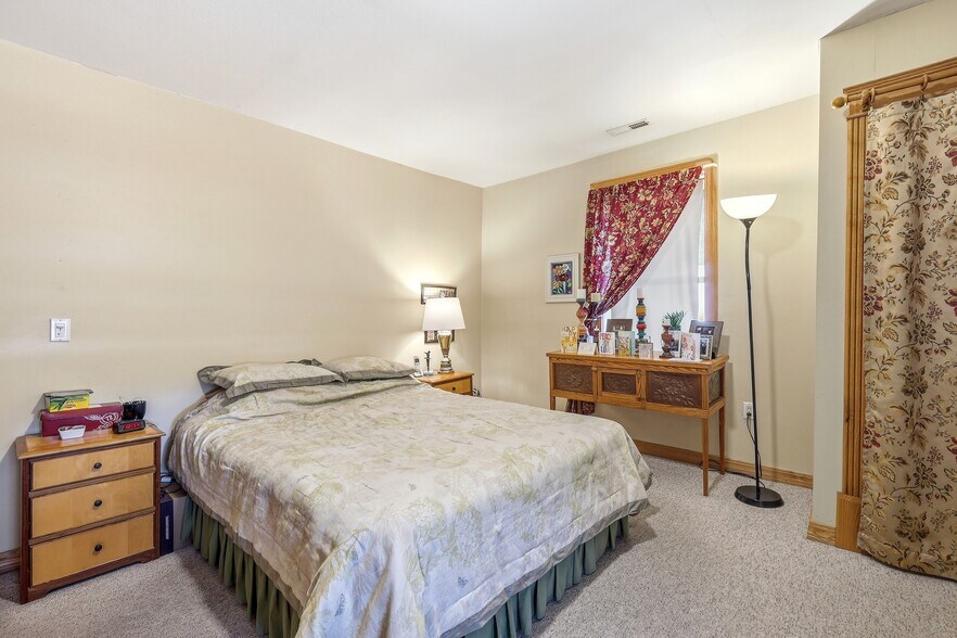 More Photos Of 196 S Main St, Potosi General Retail For Sale