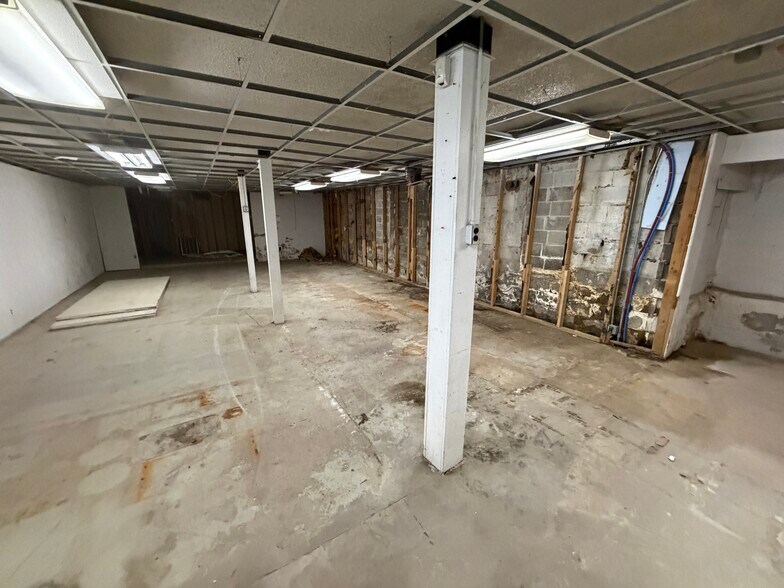 More Photos Of 637 S Main St, Nashville Freestanding For Sale