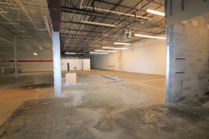 More Photos Of 9098-9136 Miller Rd, Swartz Creek General Retail For Sale