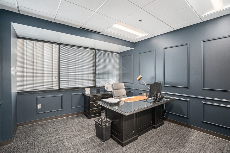 More Photos Of 3384 Peachtree Rd NE, Atlanta Loft Creative Space For Lease