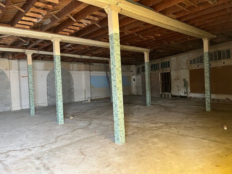 More Photos Of 4007 S Flores St, San Antonio Freestanding For Sale