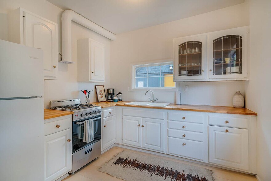 More Photos Of 25807 State Highway 189, Twin Peaks Hotel For Sale