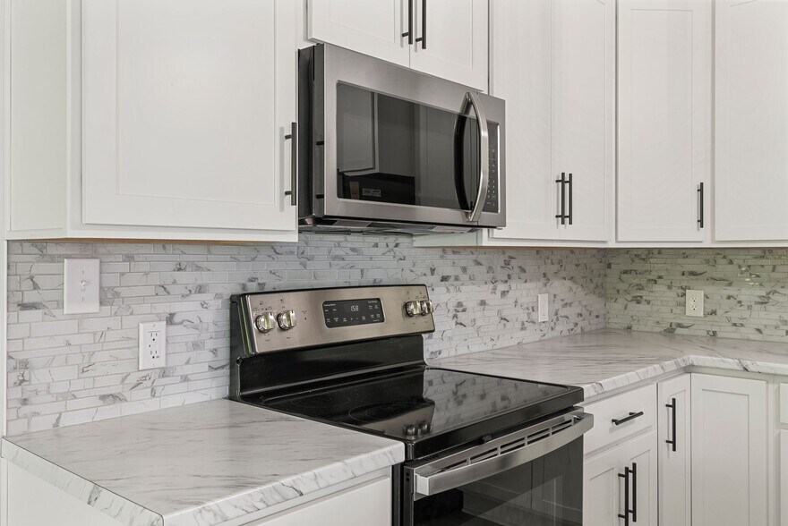 More Photos Of 454 Big Hill Ave, Richmond Office For Sale