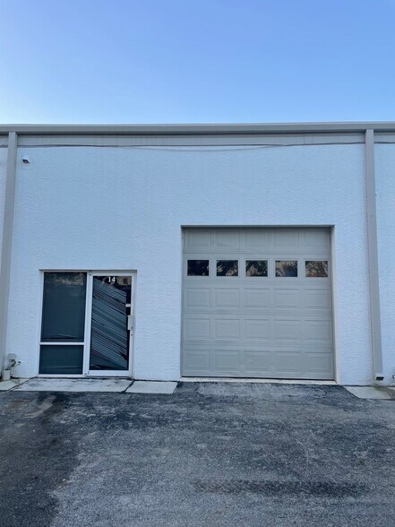 More Photos Of 5567 Taylor Rd, Naples Warehouse For Lease