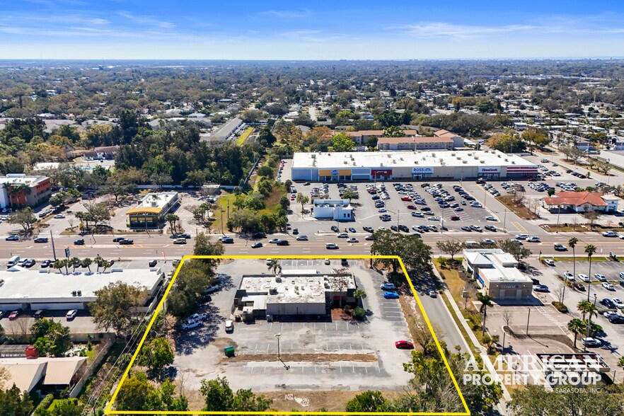 More Photos Of 3701 Bee Ridge Rd, Sarasota Restaurant For Lease