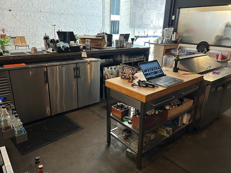 More Photos Of 3015-3021 Locust St, Saint Louis Warehouse For Lease