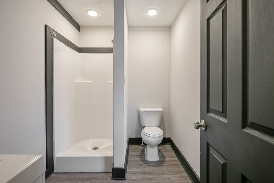 More Photos Of 1500 Gillespie St, Fayetteville Office For Sale