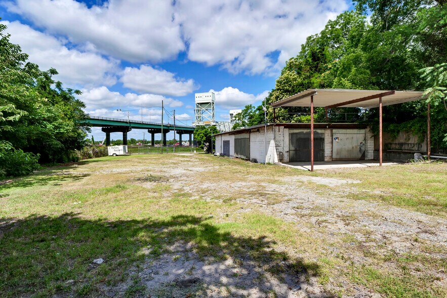 More Photos Of 610 Front St, Wilmington Warehouse For Lease