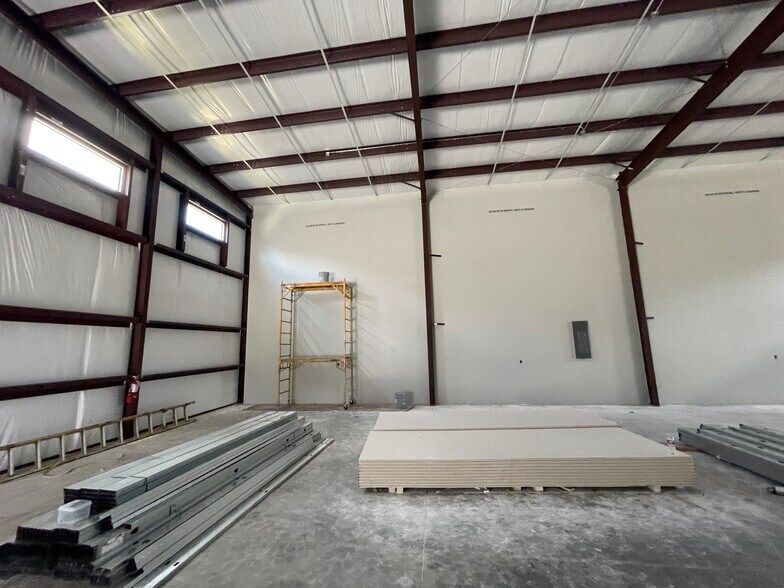 More Photos Of 32223 Tamina Rt, Magnolia Flex For Lease