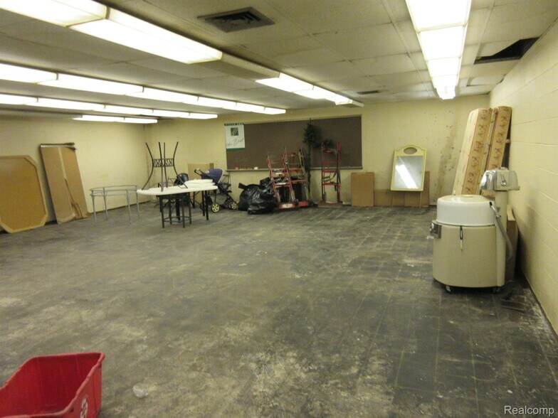More Photos Of 11511 Kelly Rd, Detroit Storefront For Sale